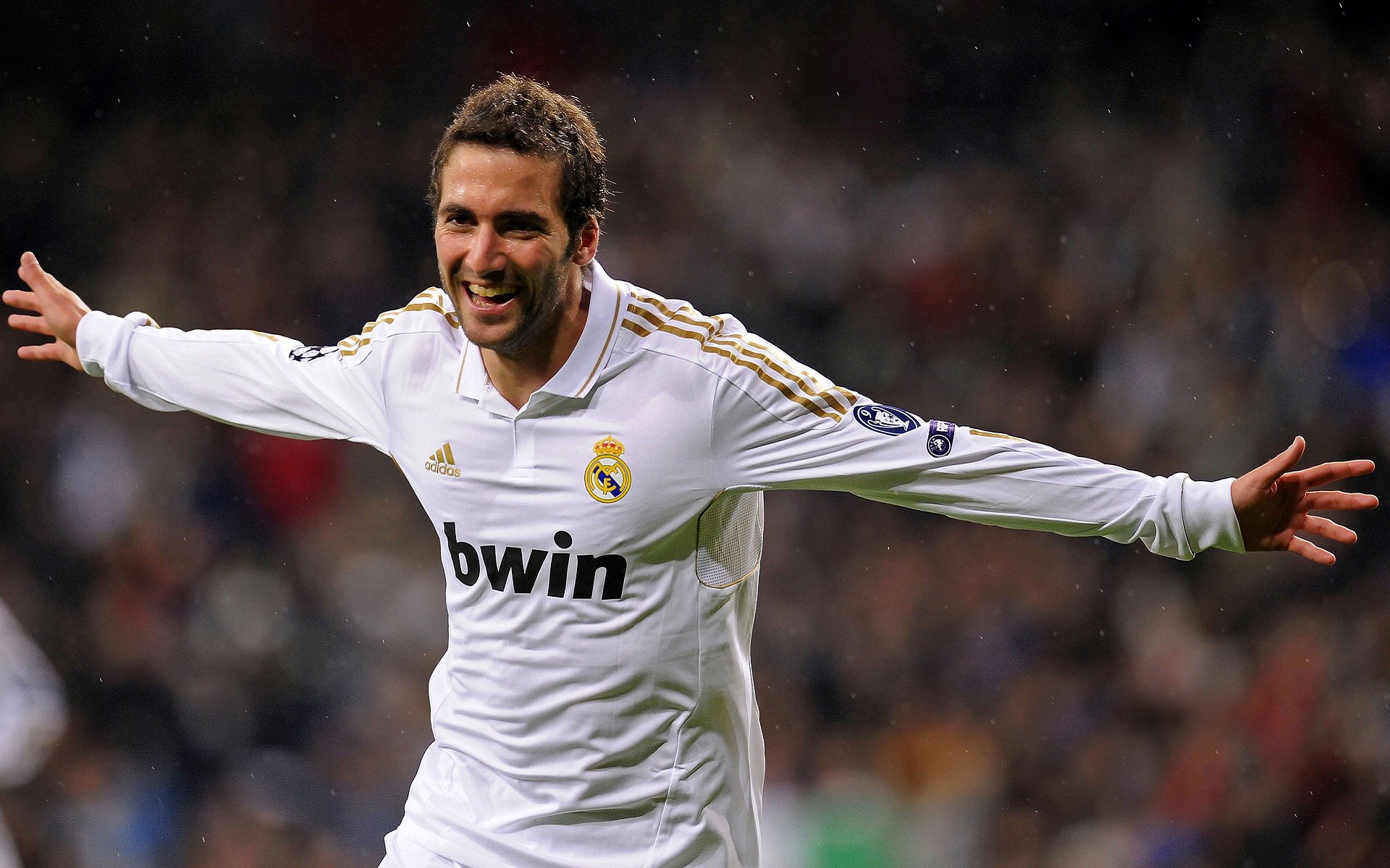 扫地出门!曼联1.1亿豪购引爆更衣室,球迷怒喷:这2人早该滚蛋!